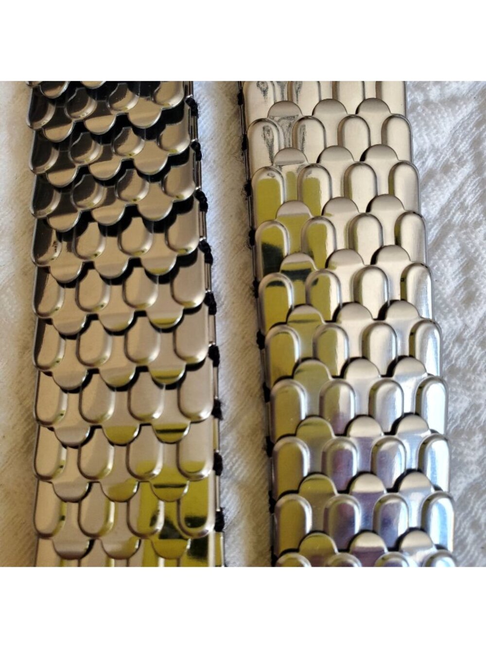 EUC Vtg Wm 30-36" SILVER Stretch Belt Snakeskin Scale Faux Bois Textured Buckle